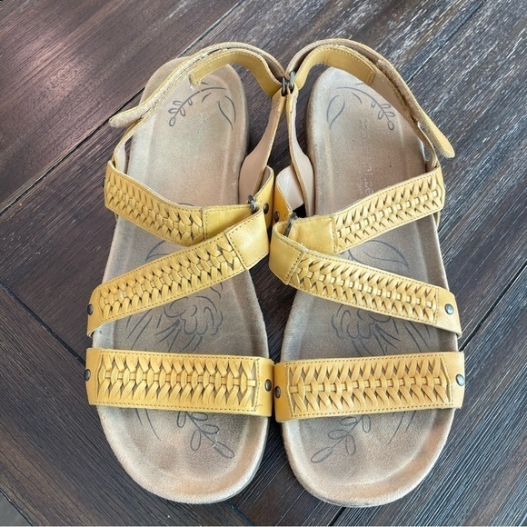 Naturalizer Eliora Leather Strap Sandals in Goldenrod - Picture 1 of 9